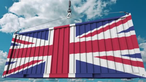 Contenedor con bandera del Reino Unido. Animación 3D conceptual relacionada con la importación o exportación británica — Vídeo de stock