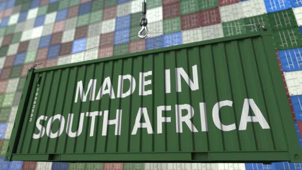 Contenedor con pie de foto MADE IN SOUTH AFRICA. Animación loopable relacionada con la importación o exportación — Vídeos de Stock