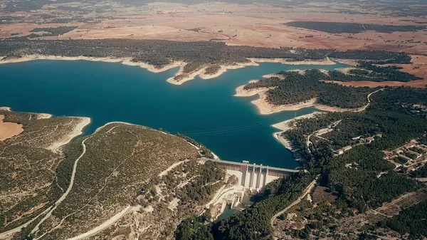 A légi felvétel a Alarcon Dam, vízierőmű Jucar folyó, Spanyolország — Stock Fotó