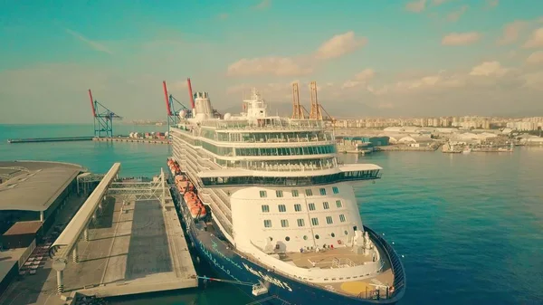 MALAGA, SPAIN - SEPTEMBER 27, 2018. Aerial view of big cruise ship Mein Schiff 5 in the sea port — Stock Photo, Image