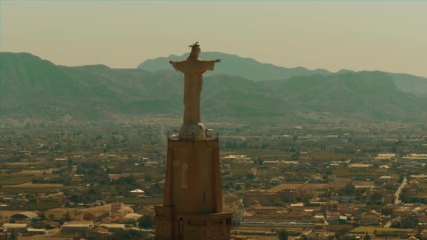 Şist ve Castillo de Monteagudo Murcia, İspanya heykelinin havadan görünümü — Stok video