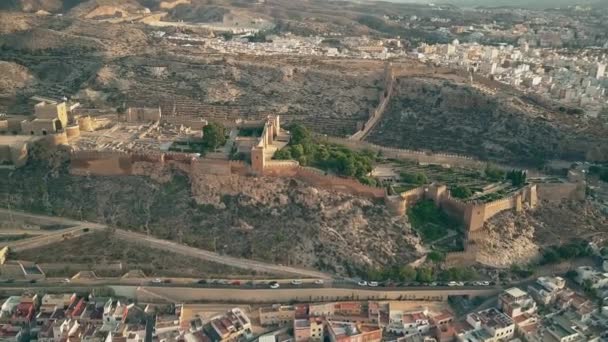 Veduta aerea di Alcazaba di Almeria, un'antica fortezza nel sud della Spagna — Video Stock