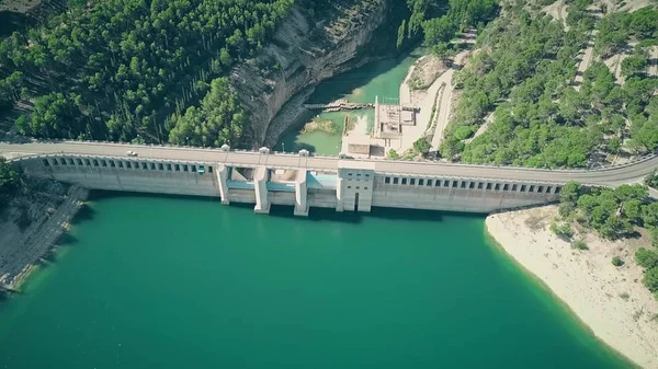 Vista aérea da barragem de Alarcon no rio Jucar, Espanha — Fotografia de Stock