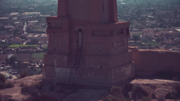 Vista aérea de perto da estátua de Chist em Múrcia, Espanha — Vídeo de Stock