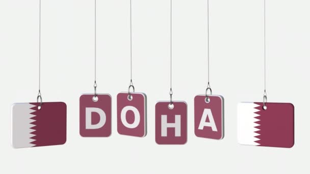 Banderas de QATAR y Doha texto sobre placas colgantes. Alfa mate para un simple cambio de fondo — Vídeos de Stock
