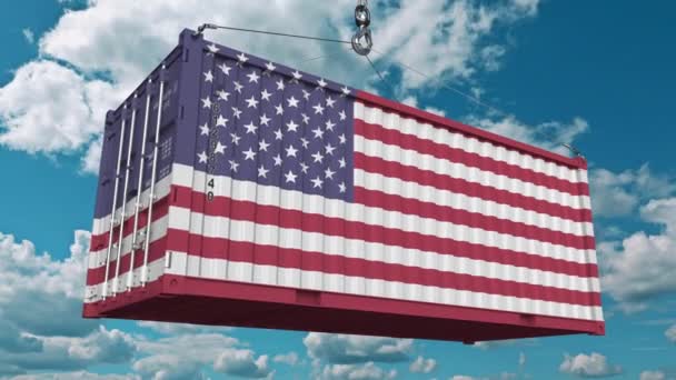 Contenedor con bandera de los Estados Unidos de América. Animación 3D conceptual relacionada con la importación o exportación americana — Vídeo de stock