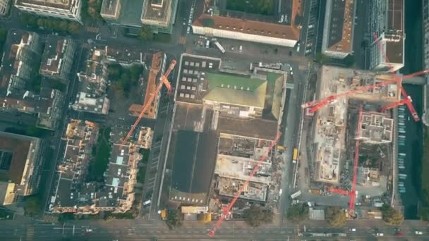 Vista aérea de un sitio de construcción y paisaje urbano de Zurich, Suiza — Vídeos de Stock