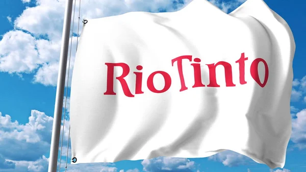 Bandera ondeando con el logotipo del Grupo Rio Tinto contra nubes y cielo. Representación Editorial 3D —  Fotos de Stock