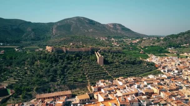 Luchtfoto van oude Castillo de Corbera of Corbera kasteel, Spanje — Stockvideo