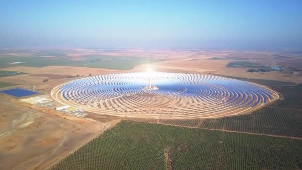 Sevilla, Spanien - 28 September 2018. Flygfoto av solkraftverket TermoSol Power Plant — Stockvideo