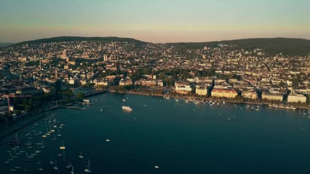 Luchtfoto van de panoramische opname van Zürich en Zurichsee of Lake Zurich, Zwitserland — Stockvideo