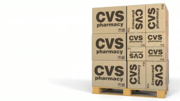Много коробок с логотипом аптеки CVS. Редакционная 3D анимация — стоковое видео