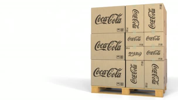 Несколько коробок с логотипом Coca-Cola. Редакционная 3D анимация — стоковое видео