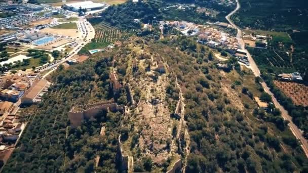 Luchtfoto van Corbera kasteel ruïnes in Spanje — Stockvideo