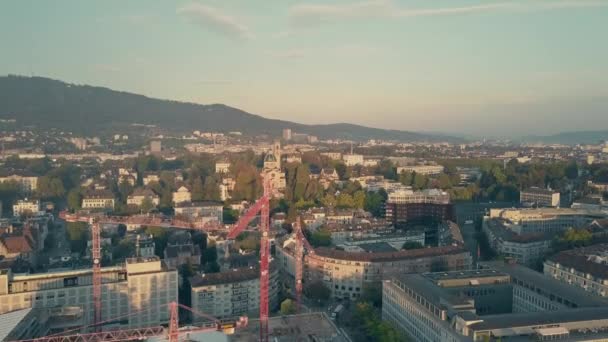 Zürich, Schweiz - 21 September 2018. Flygfoto över en byggarbetsplats och stadsbilden — Stockvideo