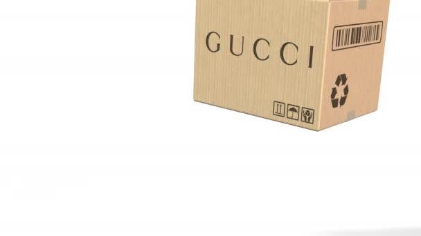 Dalende karton met Gucci logo. Redactionele 3d animatie — Stockvideo