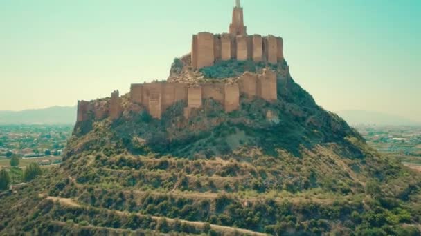 A légi felvétel a szobor Krisztus és a Castillo de Monteagudo, Spanyolország — Stock videók