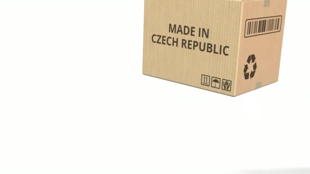 Коробка з підписом зроблені в Чехії. 3D анімація — стокове відео