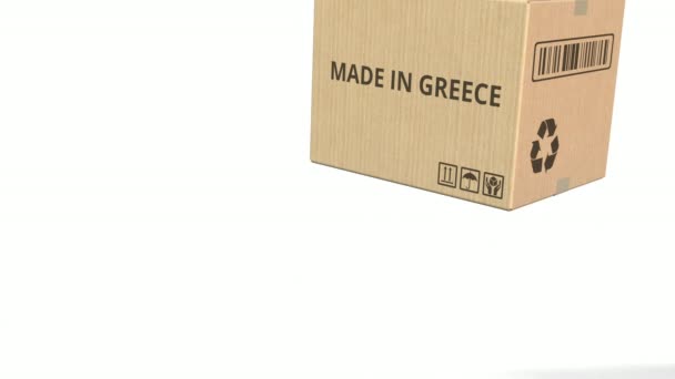 Сделано в греческом тексте на коробке со складским содержимым. 3D анимация — стоковое видео