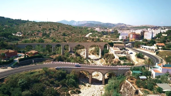 Tiro aéreo de pontes e rio seco na Andaluzia, Espanha — Fotografia de Stock