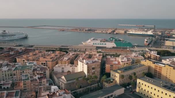 ALMERIA, SPAIN - SEPTEMBER 26, 2018. Aerial view of city coastal area and seaport — Stock Video