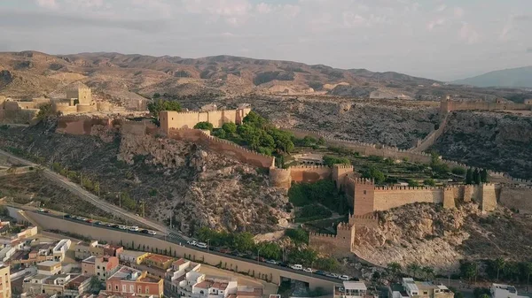 Tiro aéreo da antiga Alcazaba de Almeria, uma fortaleza no sul da Espanha — Fotografia de Stock