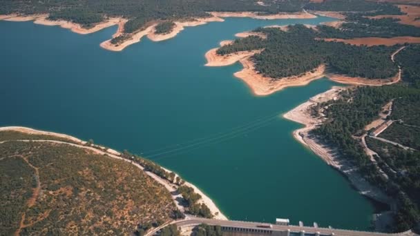 Vista aérea de la presa y de la central hidroeléctrica — Vídeos de Stock