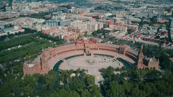 エスパーニャ広場やマリア ルイサ公園、セビリア、スペインの主要なランドマークの航空写真 — ストック写真