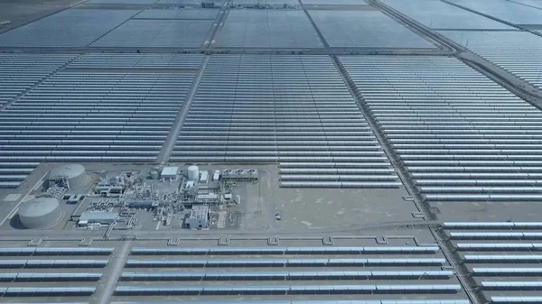 Vista aérea de uma central solar moderna — Fotografia de Stock