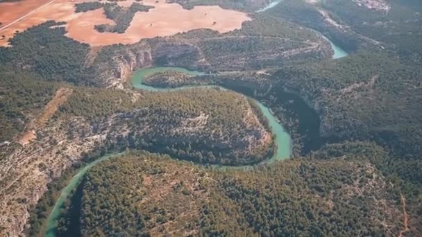 Vista aérea do rio Jucar montanhoso em Espanha — Vídeo de Stock