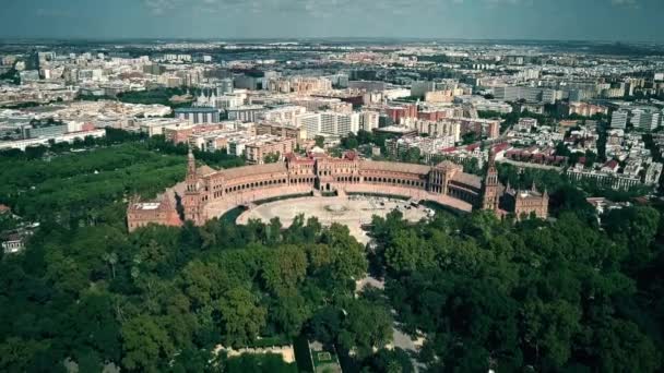 Luchtfoto van bekende bezienswaardigheden van Sevilla - Plaza de Espana en Maria Luisa Park. Spanje — Stockvideo