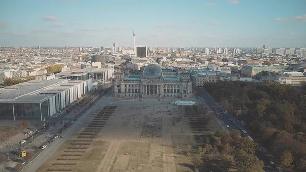 ベルリンの空中ショット センター主要な建造物を含む: 国会議事堂とテレビ塔 — ストック写真