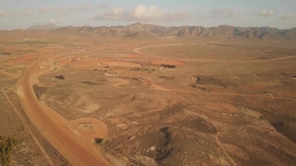 Idustrial pista de pruebas de coches, vista aérea — Vídeo de stock