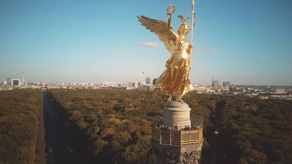 BERLIN, GERMANY - OCTOBER 21, 2018. Aerial view of the Victory Column statue and the observation deck — Stock Photo, Image