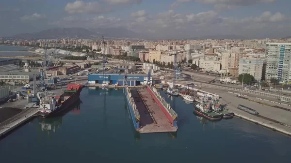 Malaga, Spanien - 27 September 2018. Flygfoto över den Mario Lopez Shipyard — Stockfoto