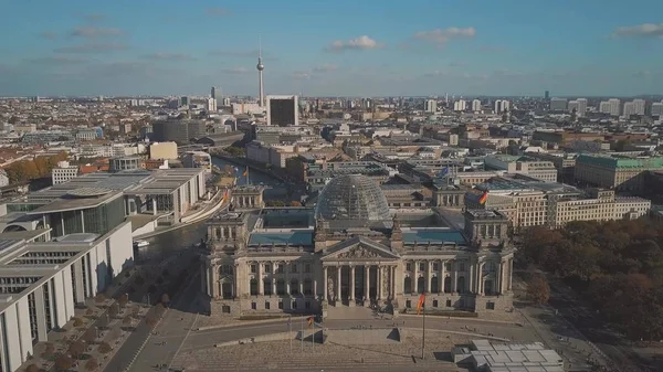 Vista aérea del histórico edificio del Reichstag en el centro de Berlín, Alemania —  Fotos de Stock