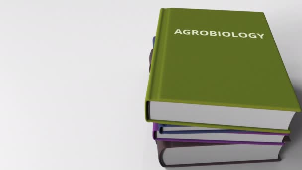 Stapel von Büchern zur Agrarbiologie. 3D-Animation — Stockvideo