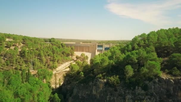 Εναέρια άποψη του φράγματος υδροηλεκτρικό εργοστάσιο — Αρχείο Βίντεο