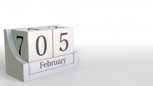 Calendário de blocos de madeira mostra 5 de fevereiro data, animação 3D — Vídeo de Stock