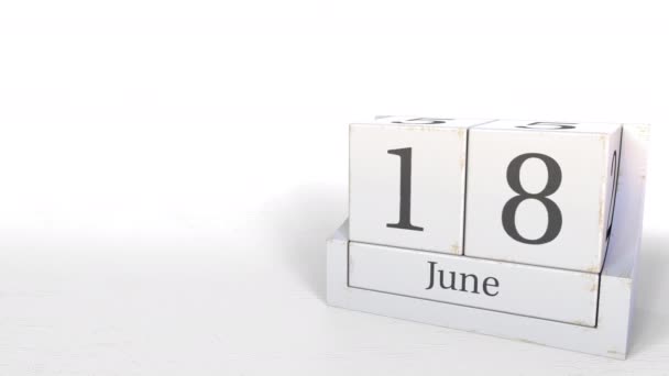 나무 벽돌의 달력에 6 월 18 일 날짜입니다. 3d 애니메이션 — 비디오