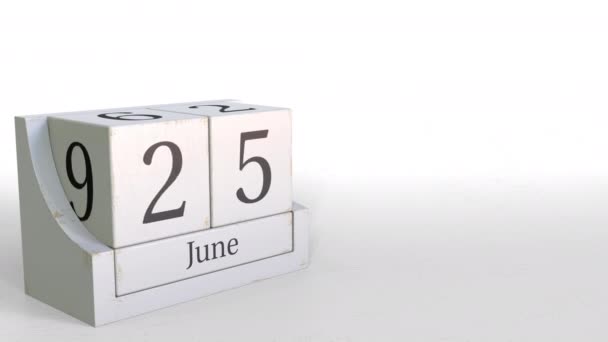 25 juni datum op houtblokken kalender. 3D animatie — Stockvideo