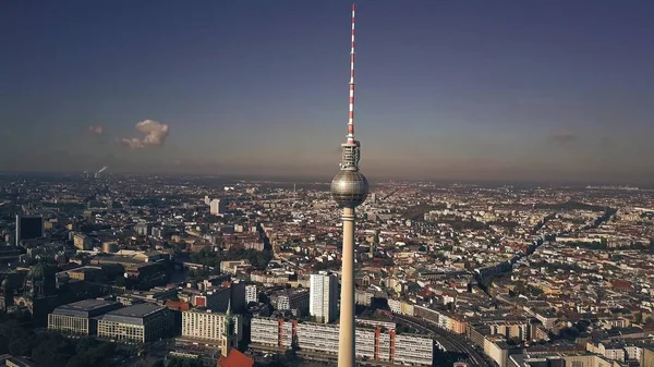 Vista aérea da paisagem urbana do centro de Berlim vista da área de Alexanderplatz. Alemanha — Fotografia de Stock