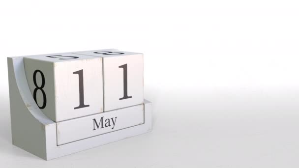 Kalendář krychle ukazuje 11 května datum. 3D animace — Stock video