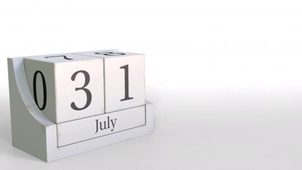 31 de julio fecha en el calendario de ladrillos de madera. Animación 3D — Vídeo de stock