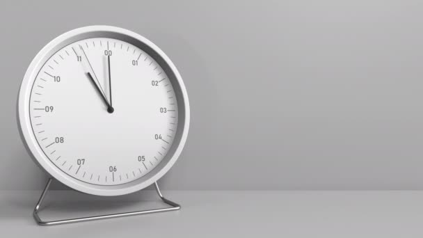 Relógio redondo mostra 11: 00 ou 23: 00 em ponto. Onze ou vinte e três horas. Animação 3D — Vídeo de Stock