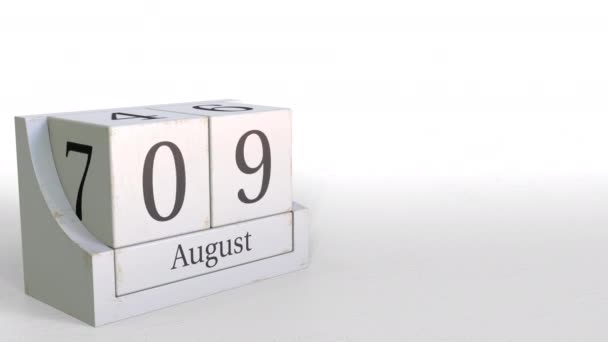 9. August Datum auf Holzklötzen Kalender. 3D-Animation — Stockvideo