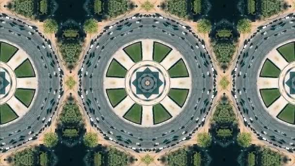 ラウンド アバウト交差点の道路交通の空中のトップダウン ビューの万華鏡のエフェクト — ストック動画