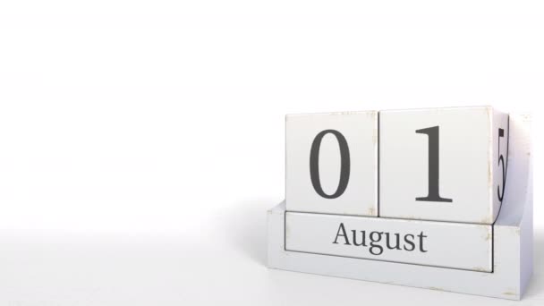 1 de agosto fecha en el calendario de bloques de madera. Animación 3D — Vídeo de stock