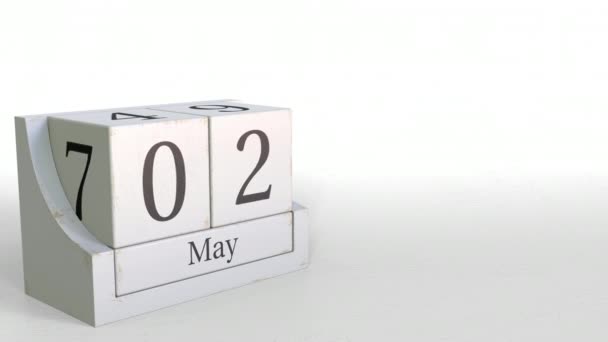 Houten blokken kalender toont 2 mei datum, 3d animatie — Stockvideo