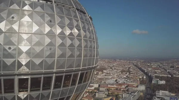 BERLIN, ALLEMAGNE - 21 octobre 2018. Vue aérienne du célèbre Berliner Fernsehturm ou Tour de Télévision détails et paysage urbain par une journée ensoleillée — Photo